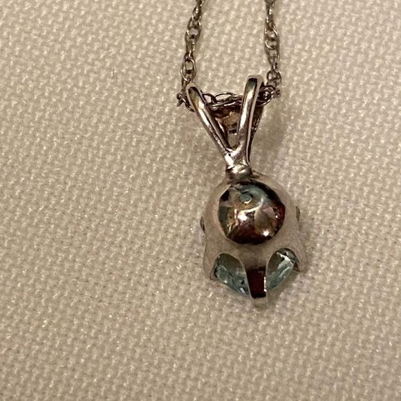 Estate Necklace 14k White Gold and Aquamarine Pendant Necklace - Picture 11 of 15